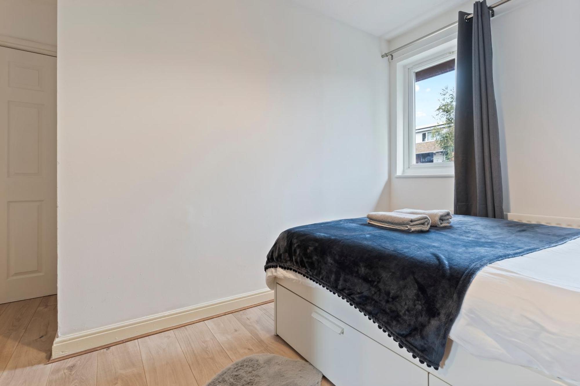 Lovely 4Br House In The City With Parking ลอนดอน ภายนอก รูปภาพ