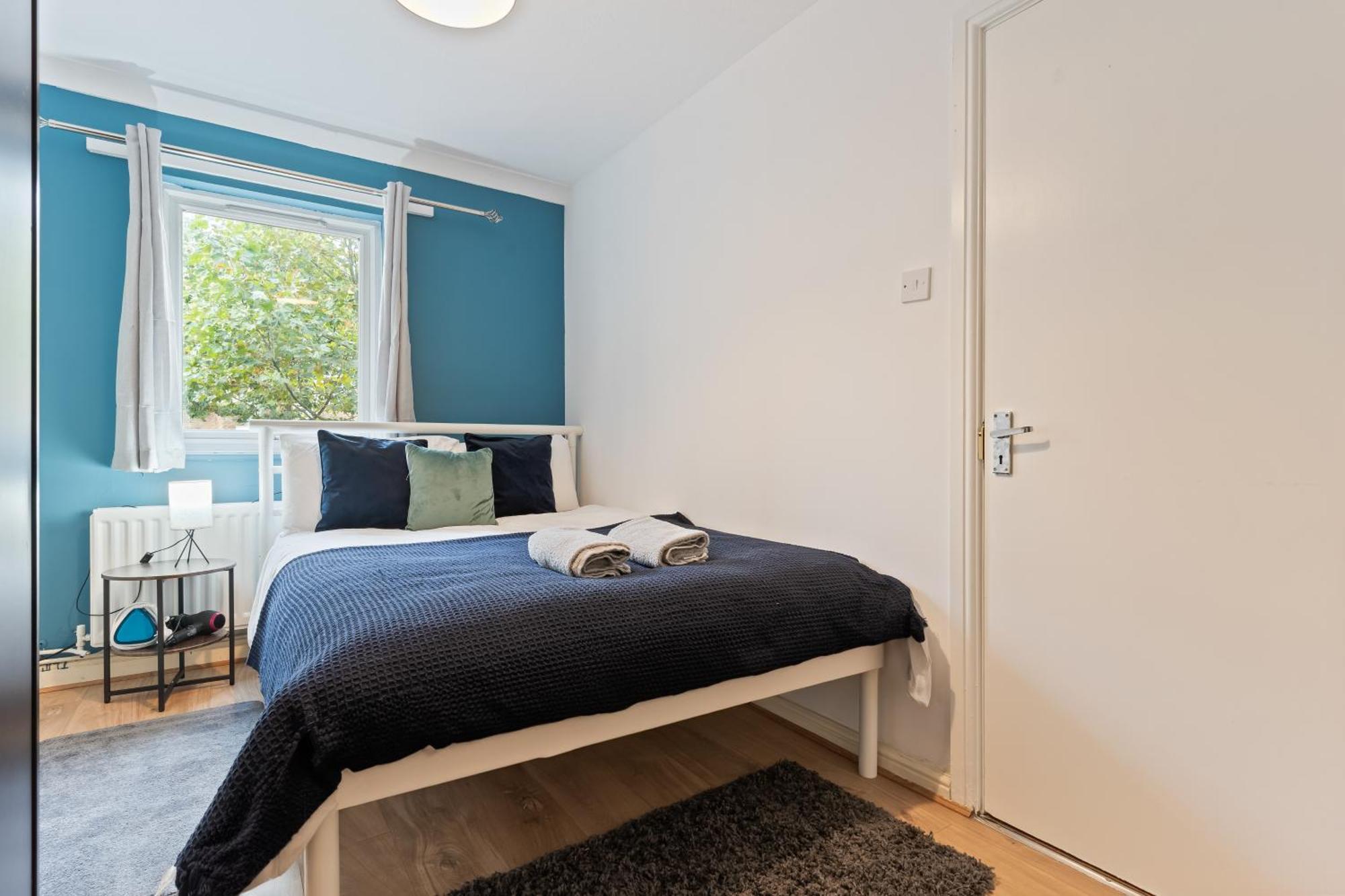 Lovely 4Br House In The City With Parking ลอนดอน ภายนอก รูปภาพ