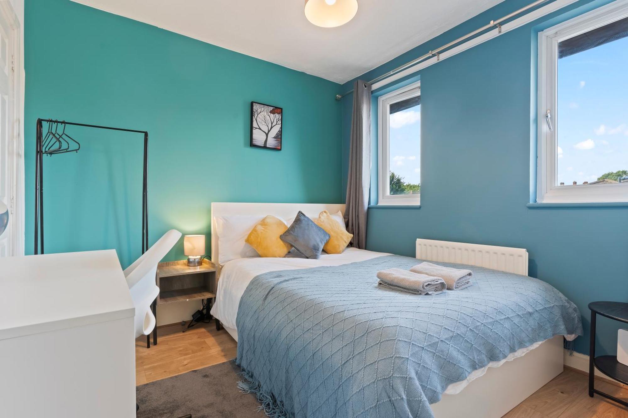 Lovely 4Br House In The City With Parking ลอนดอน ภายนอก รูปภาพ