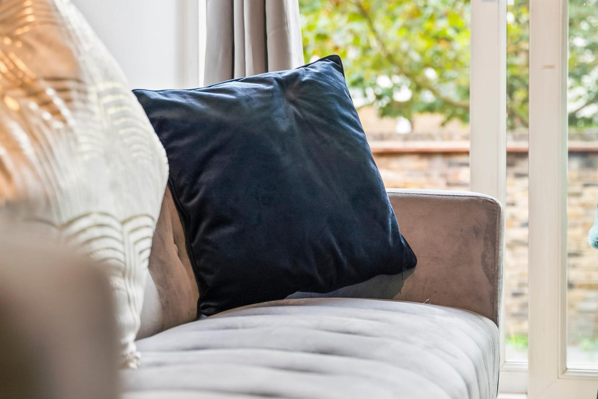 Lovely 4Br House In The City With Parking ลอนดอน ภายนอก รูปภาพ