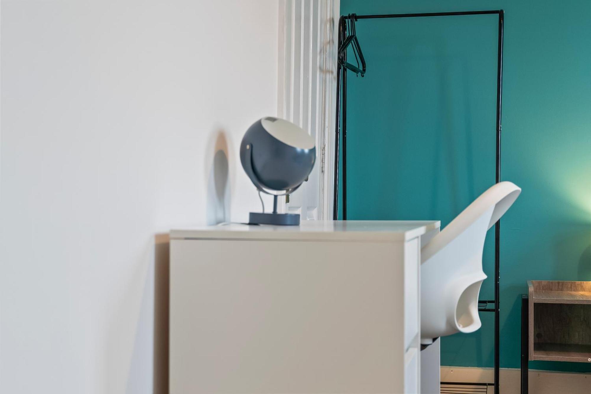 Lovely 4Br House In The City With Parking ลอนดอน ภายนอก รูปภาพ